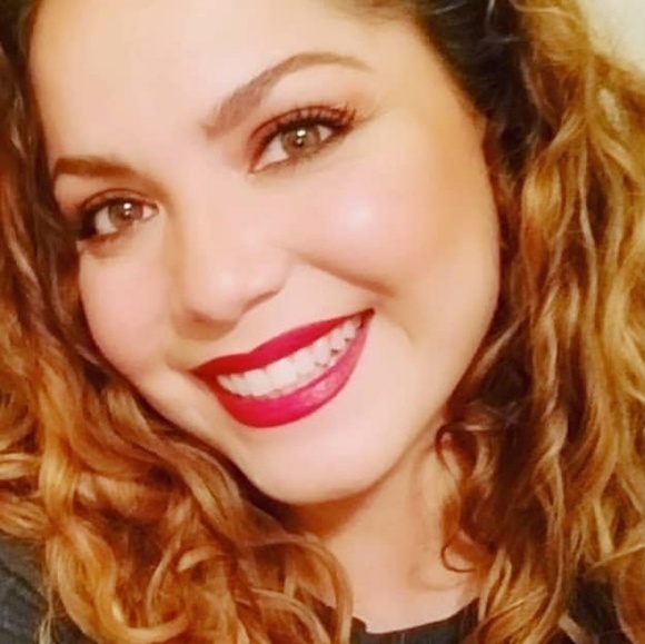 Meet your Posher, Magaly - Picture 3 of 3